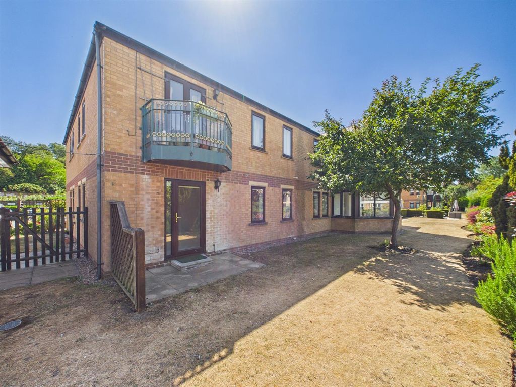 Property photo 1 of 14 Welland Mews, Stamford