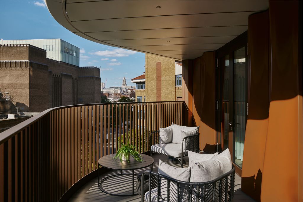 Property photo 2 of 36