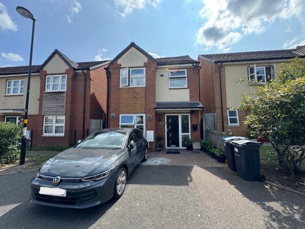 Property photo 1 of 12 32 Ward Close Frontage