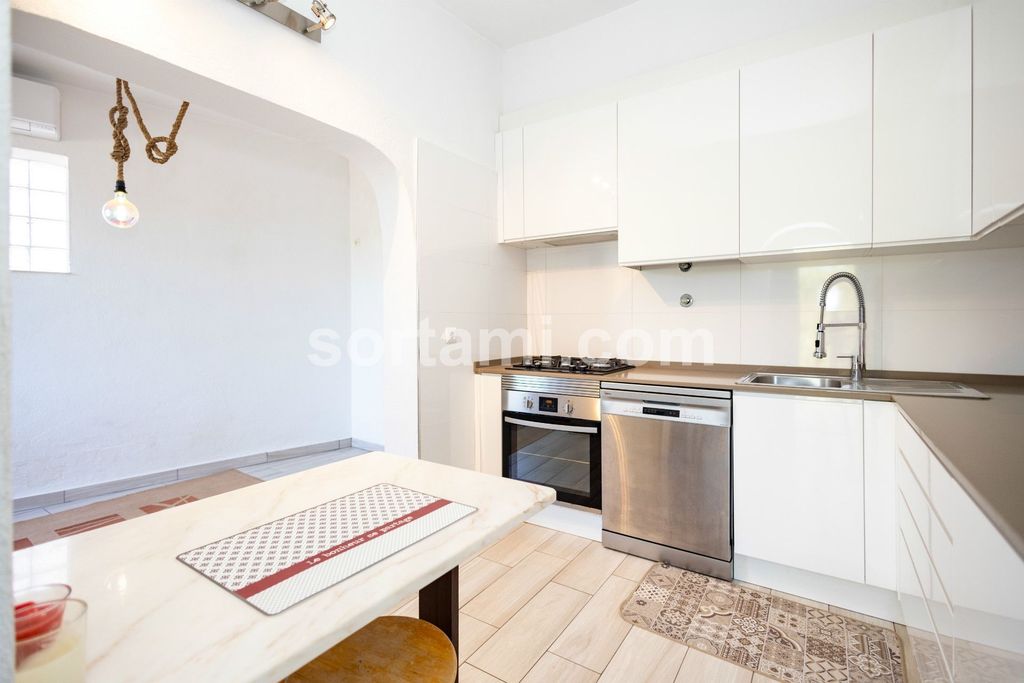 Property photo 2 of 31