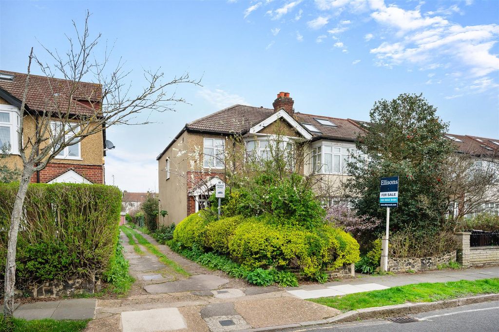 Property photo 1 of 12 External