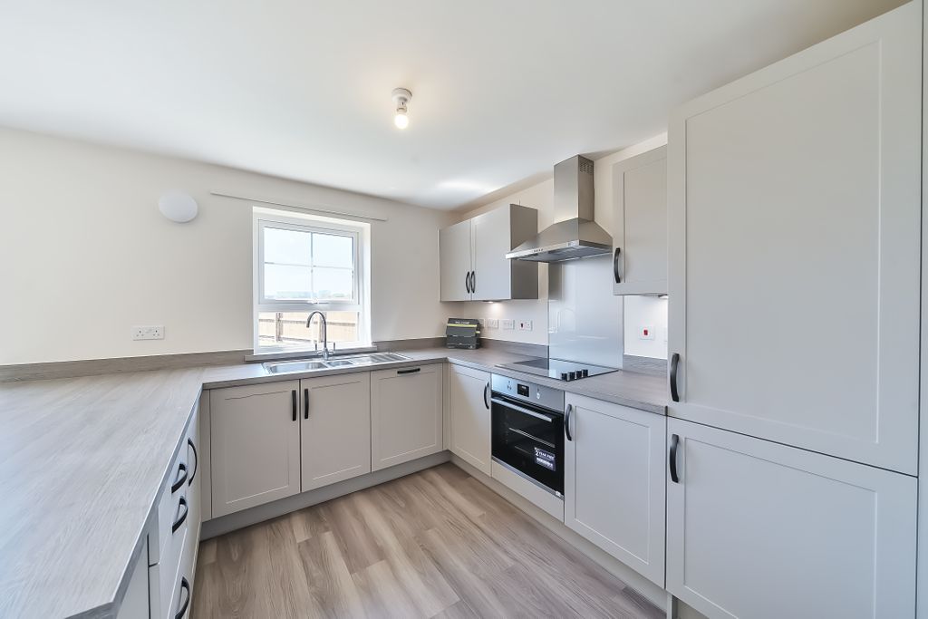 Property photo 3 of 19 Kitchen