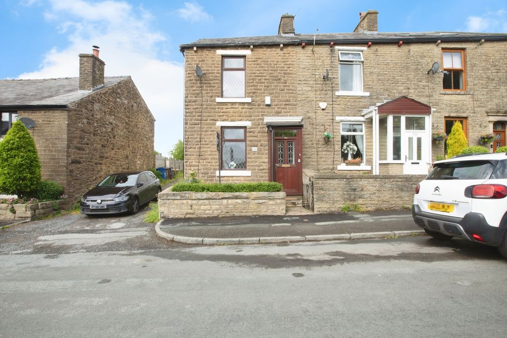 Property photo 1 of 17 External