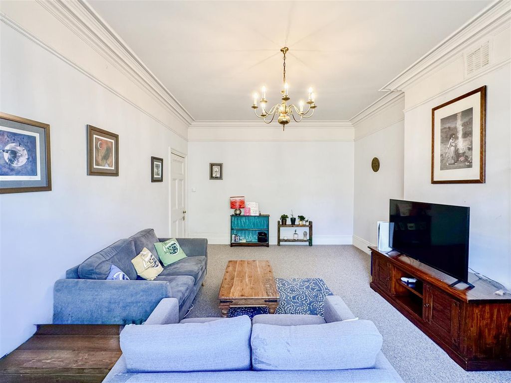 Property photo 3 of 28