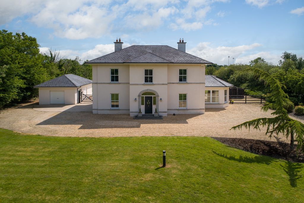 Property photo 2 of 38