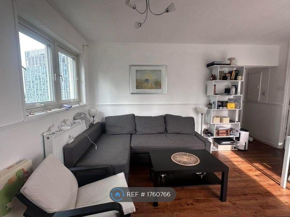 Property photo 3 of 9 Living Room