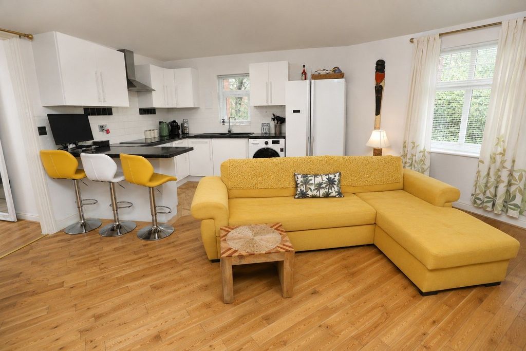Property photo 3 of 19
