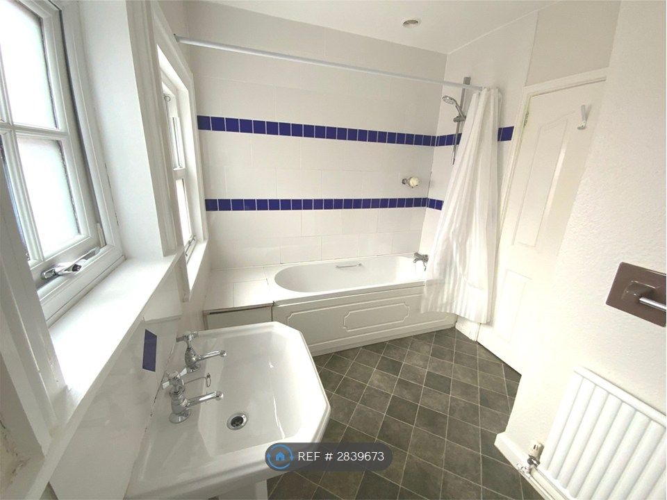 Property photo 2 of 9 Bathroom