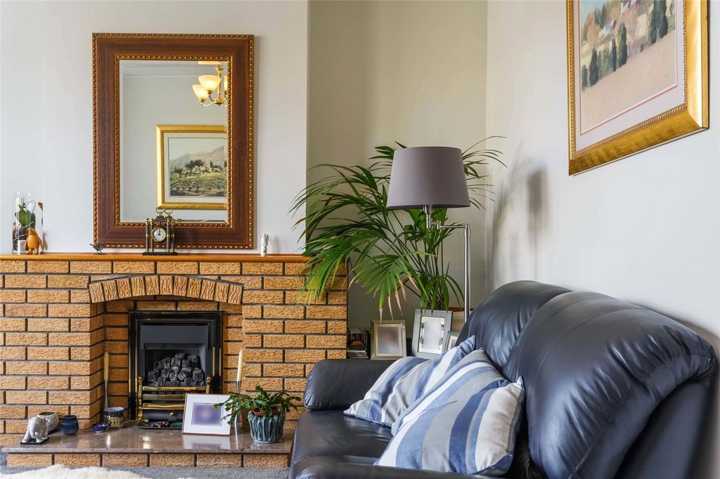Property photo 3 of 17 Picture No. 06