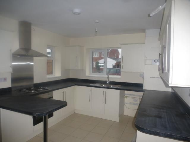 Property photo 2 of 7 Kitchen