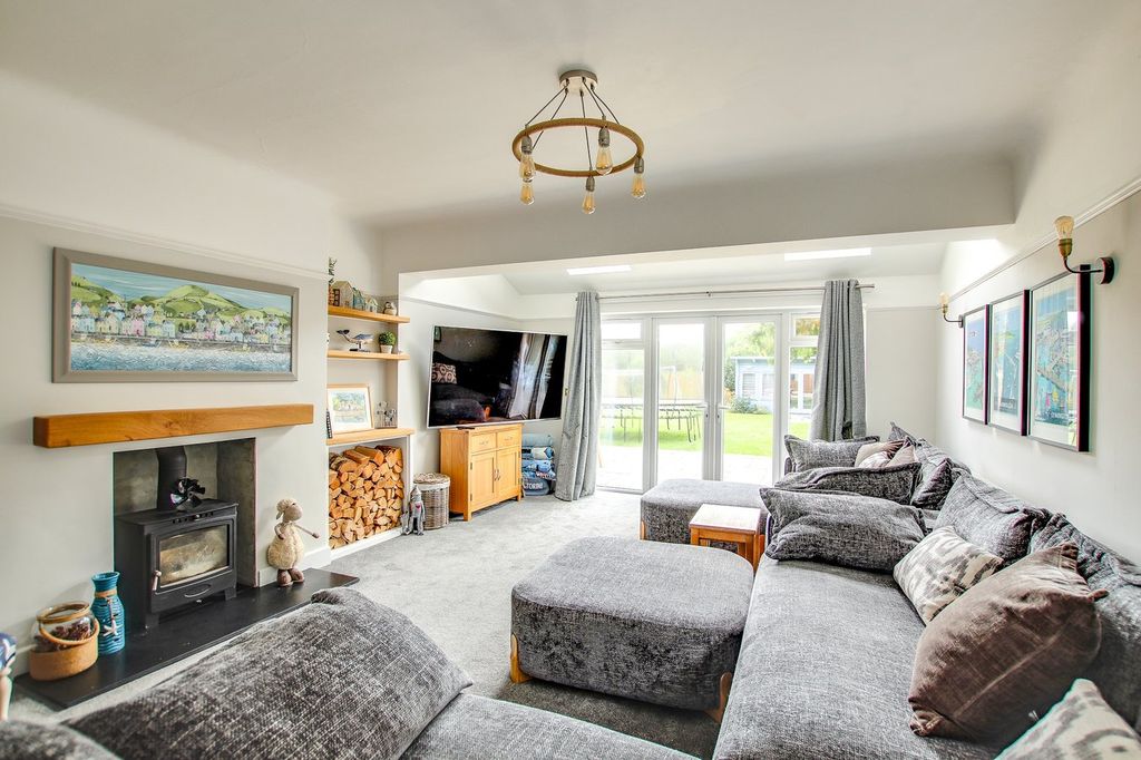 Property photo 3 of 24