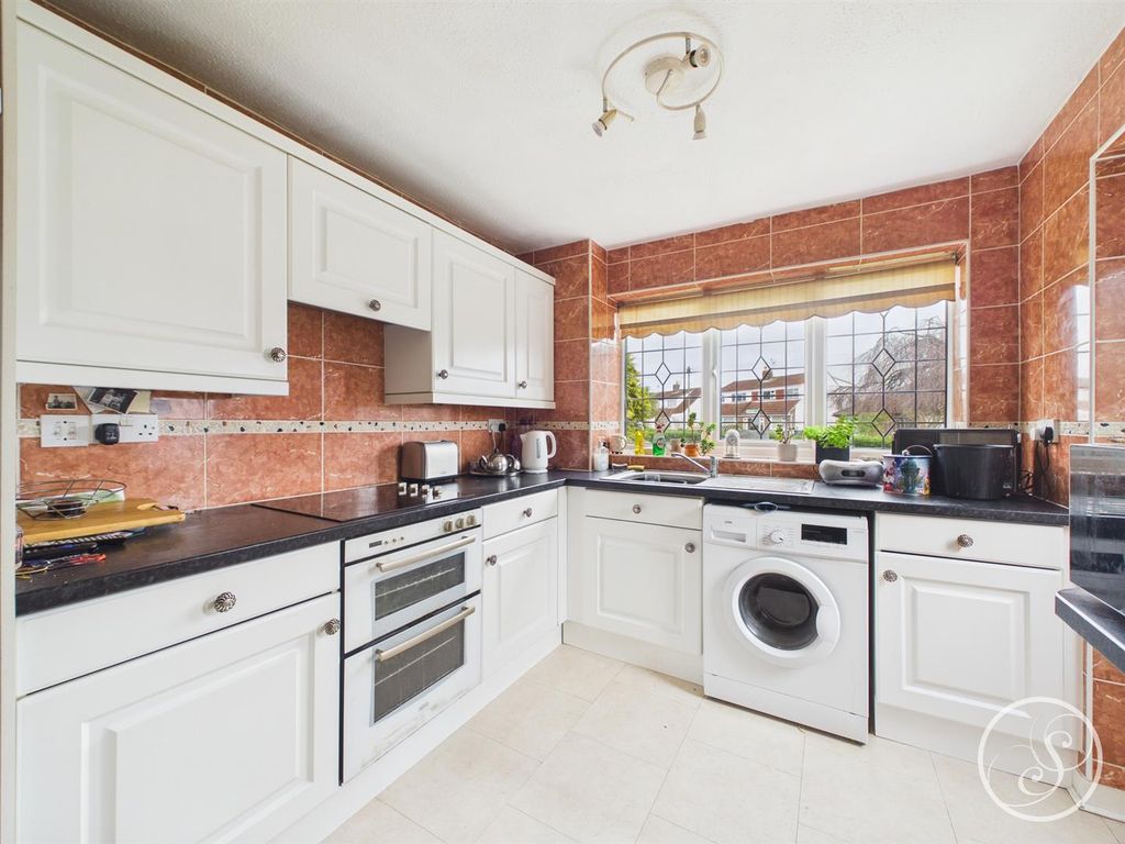 Property photo 3 of 20 Kitchen
