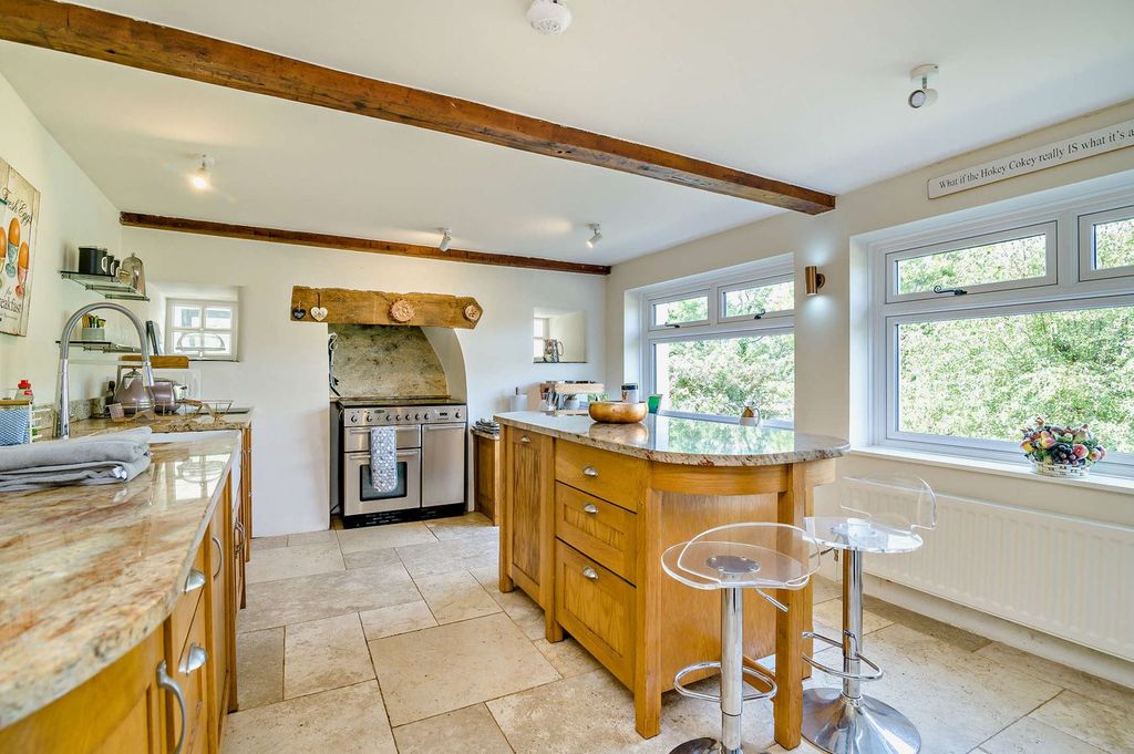 Property photo 3 of 34