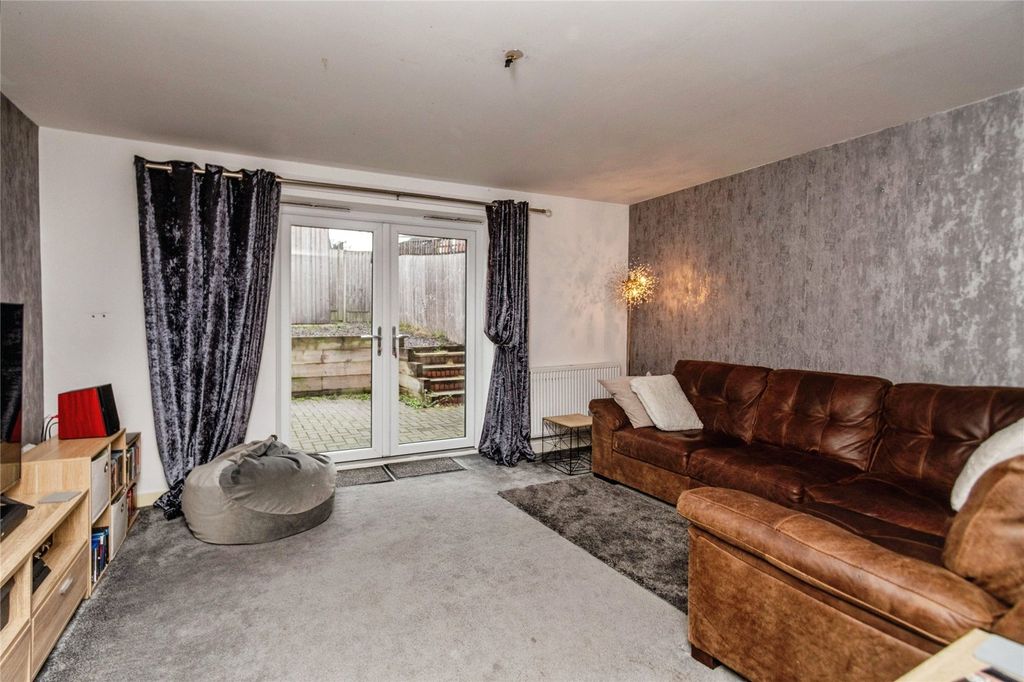 Property photo 2 of 17 Picture No. 03