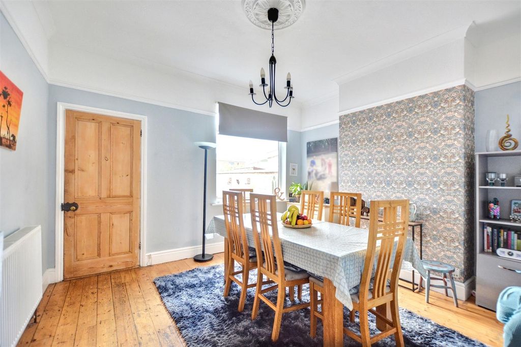 Property photo 3 of 31 Dining Room