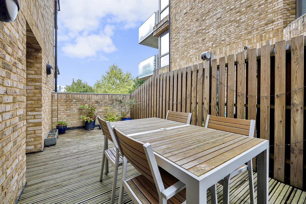 Property photo 3 of 9