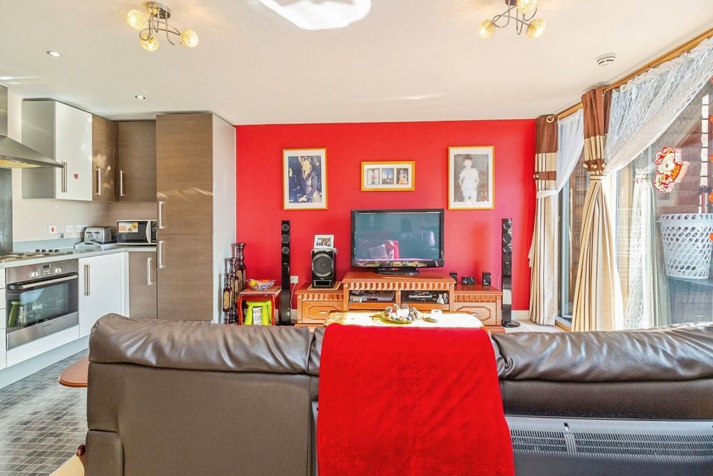 Property photo 3 of 17