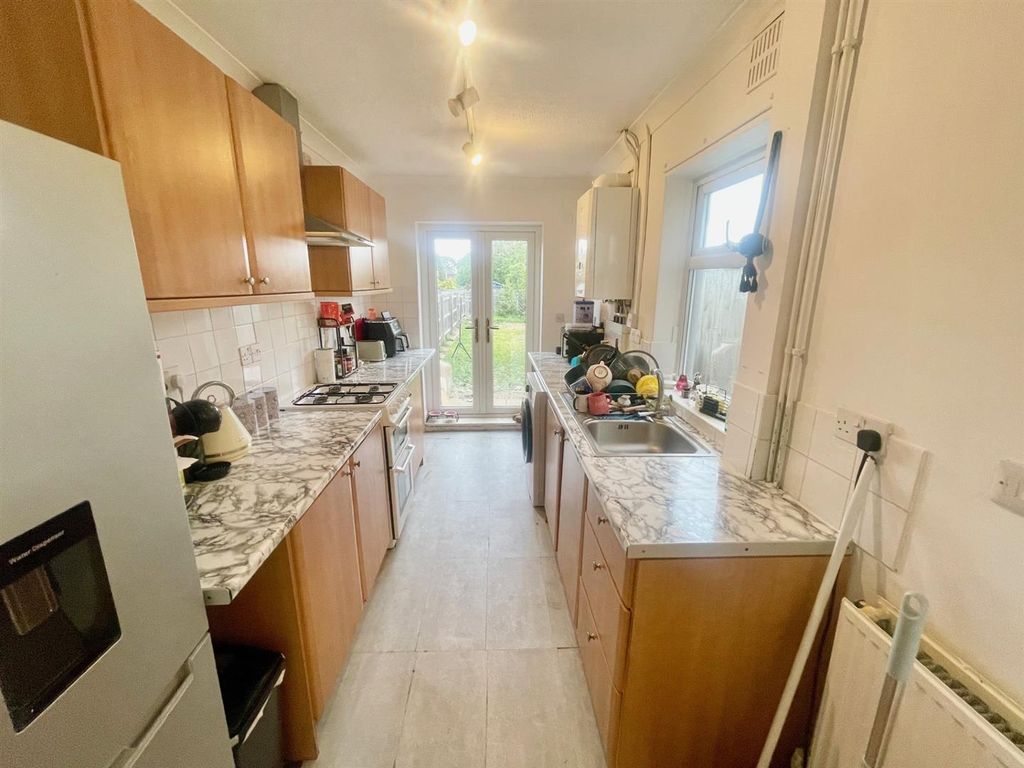 Property photo 3 of 10 Kitchen 2.Jpg