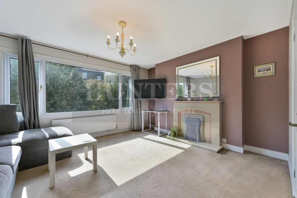 Property photo 3 of 12 Manor Vale, 77-11.Jpg