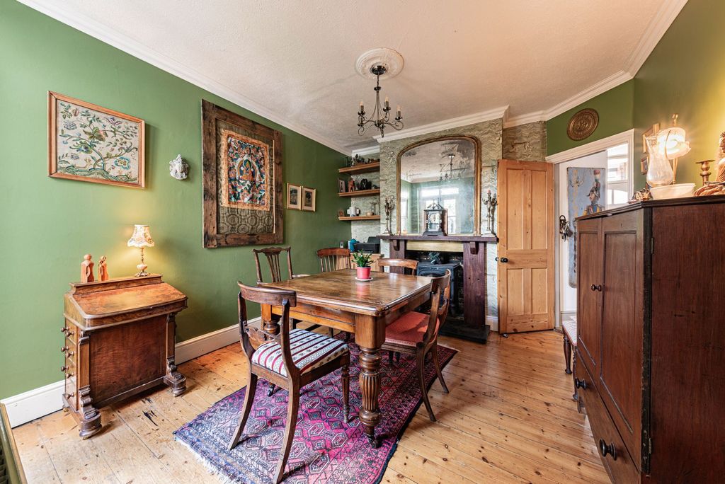 Property photo 3 of 28 Dining Room (1)