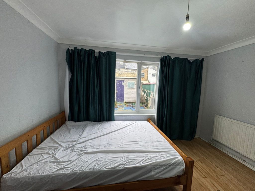 Property photo 1 of 4