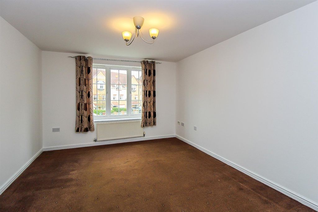 Property photo 3 of 9 Lounge