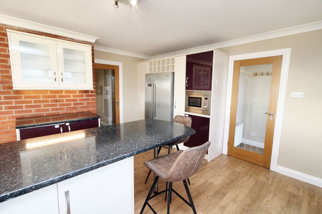 Property photo 3 of 27