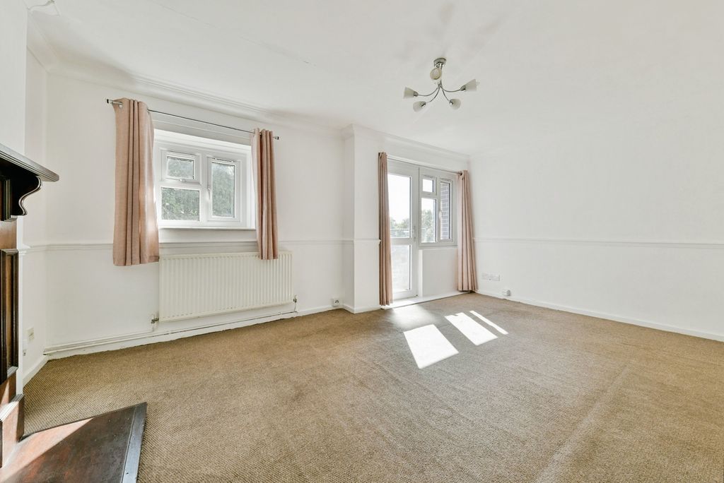 Property photo 3 of 20 Pbox-Img.Jpg