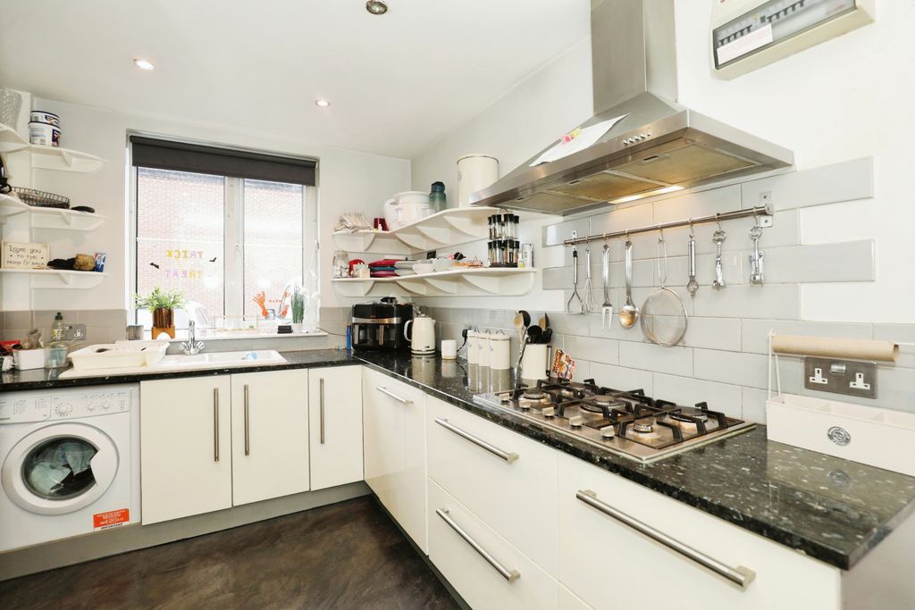 Property photo 3 of 15 Kitchen