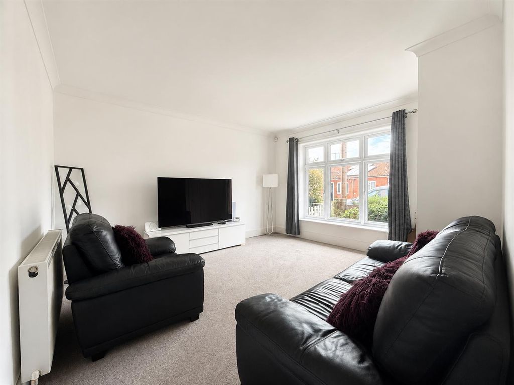 Property photo 2 of 19 Lounge 2.Png