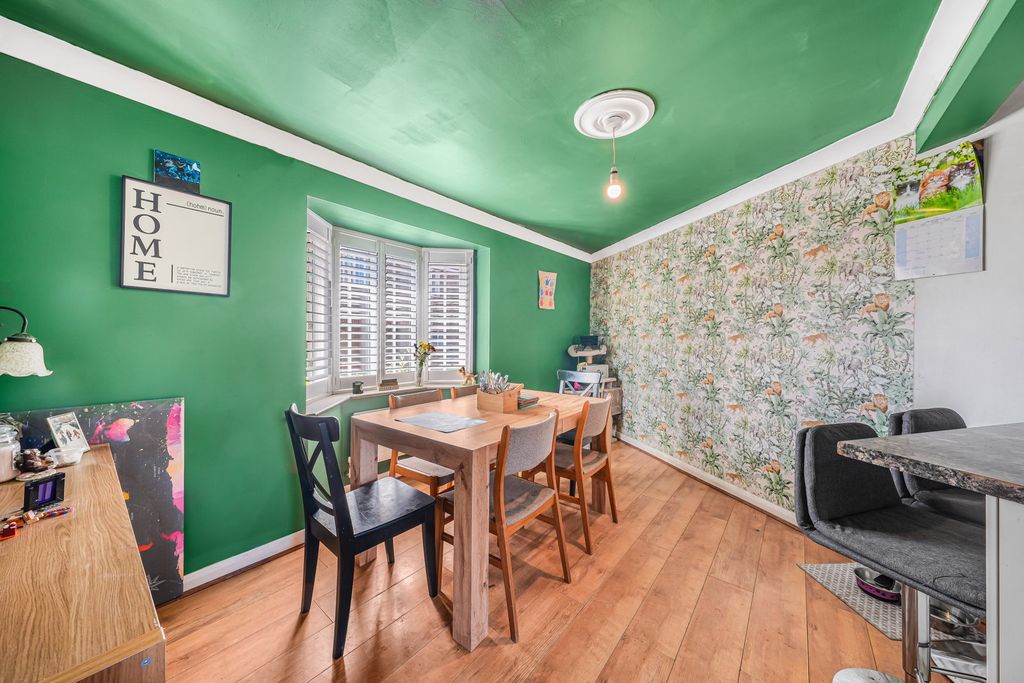 Property photo 3 of 25