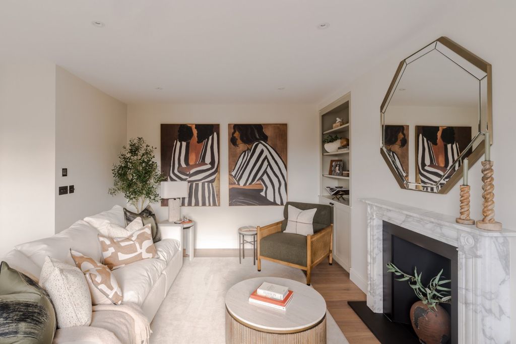 Property photo 2 of 20 Reception