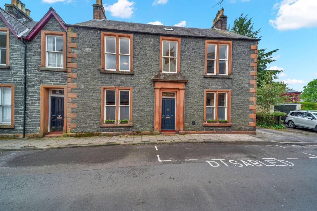 Property photo 1 of 40