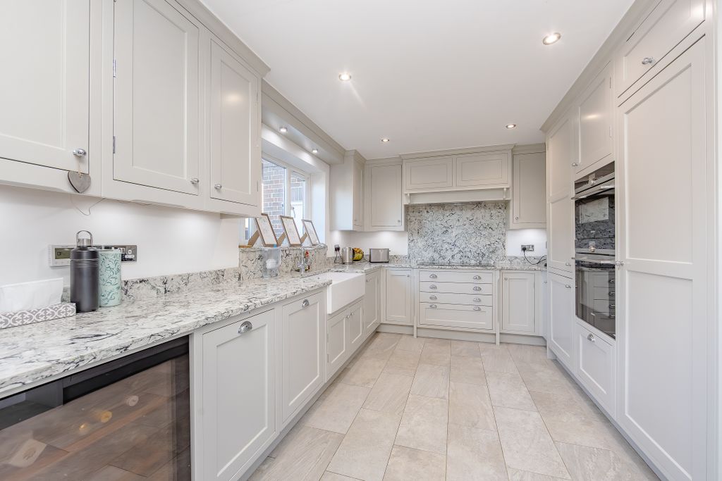 Property photo 2 of 30