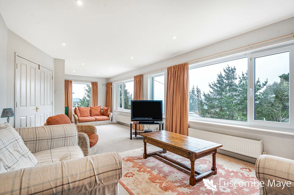 Property photo 2 of 32