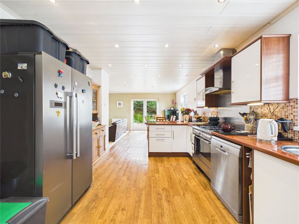 Property photo 3 of 28 Picture No. 32