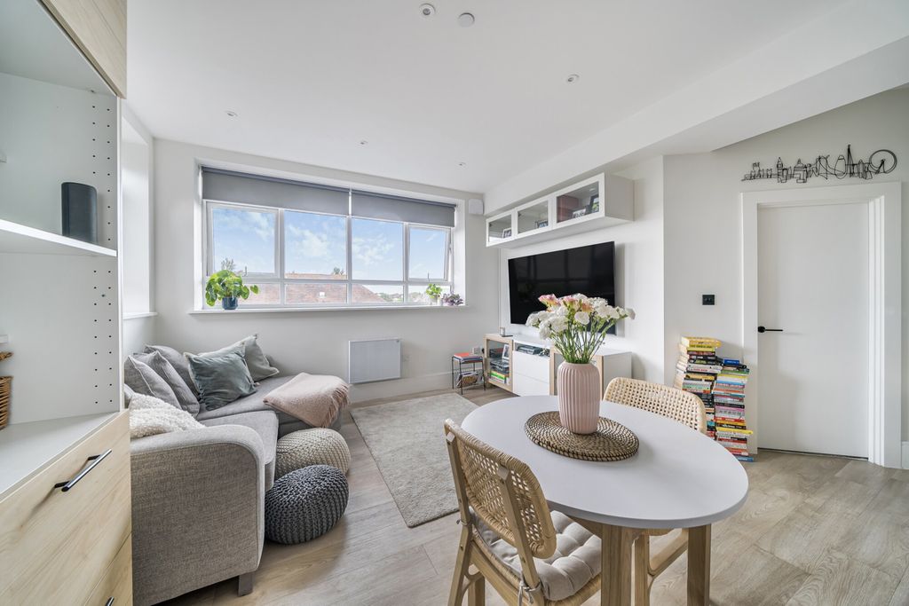 Property photo 1 of 19 1331500-1-688A438...
