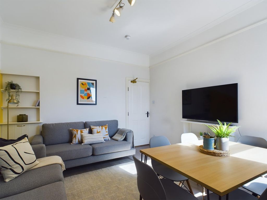 Property photo 2 of 11 A Modern, Bright Living Room Featuring A Large Wal...