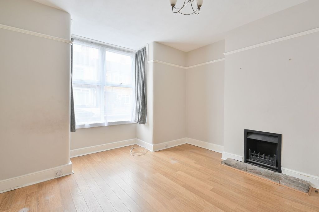 Property photo 3 of 16