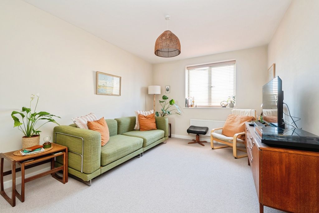 Property photo 2 of 10 Pbox-Img.Jpg