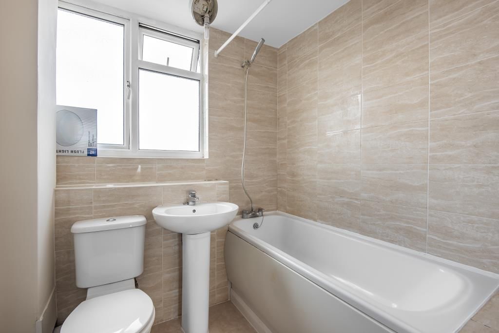 Property photo 3 of 11 Bathroom