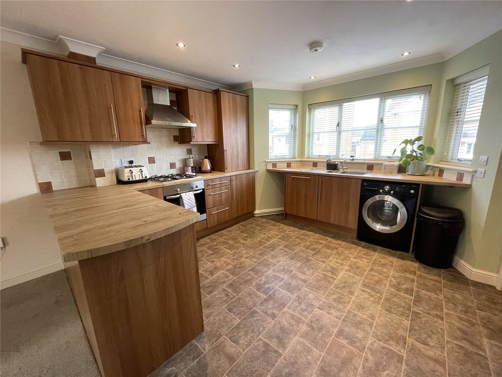 Property photo 3 of 12 Kitchen