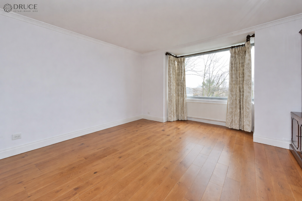 Property photo 1 of 8 Bright Living Room With Bay Window.Png
