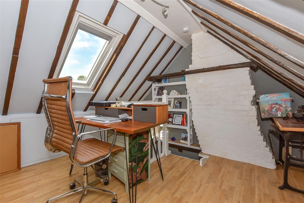 Property photo 3 of 17 Loft Room