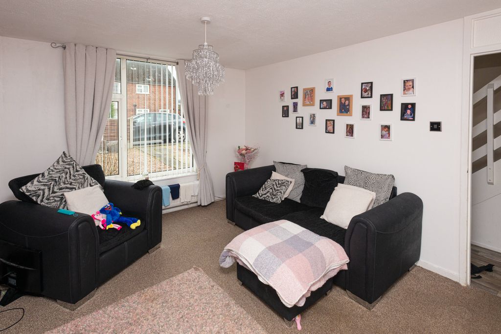 Property photo 3 of 20 Lounge