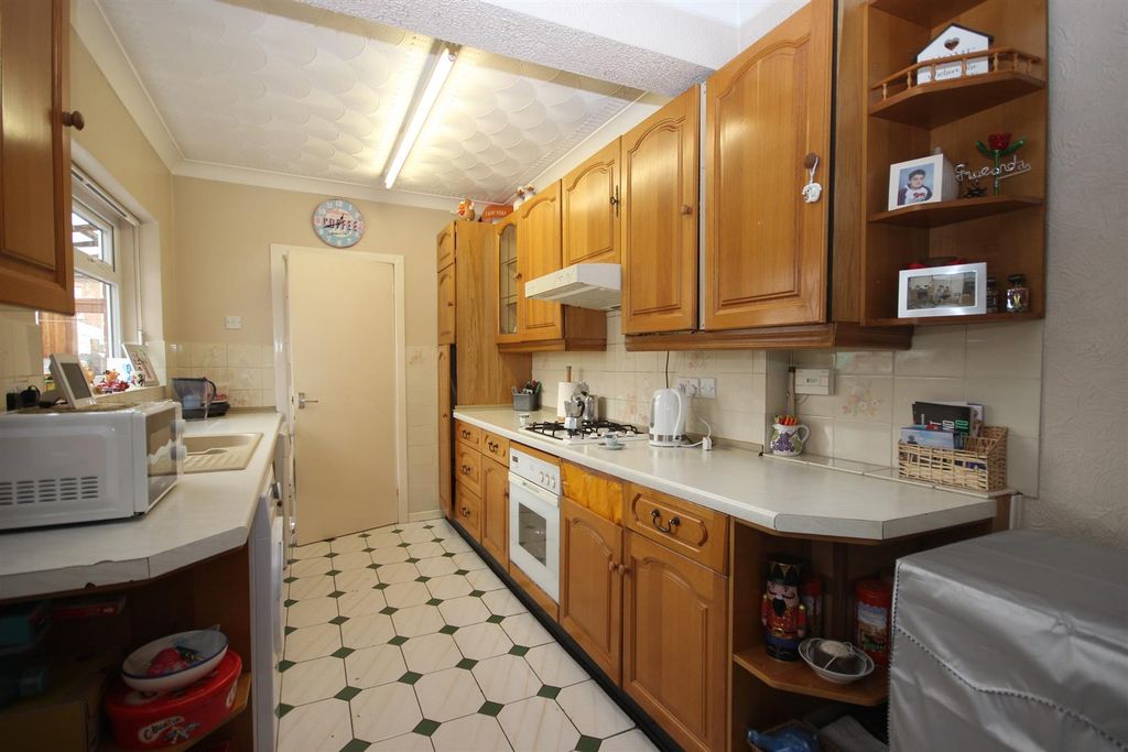 Property photo 2 of 19 Kitchen/Breakfast Room