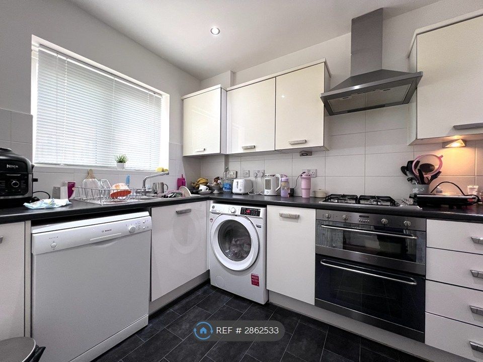 Property photo 3 of 16 Kitchen