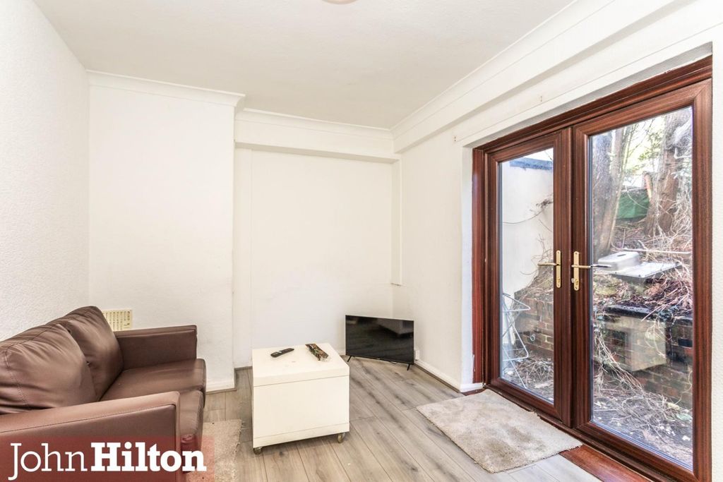 Property photo 3 of 14 The Avenue-10.Jpg