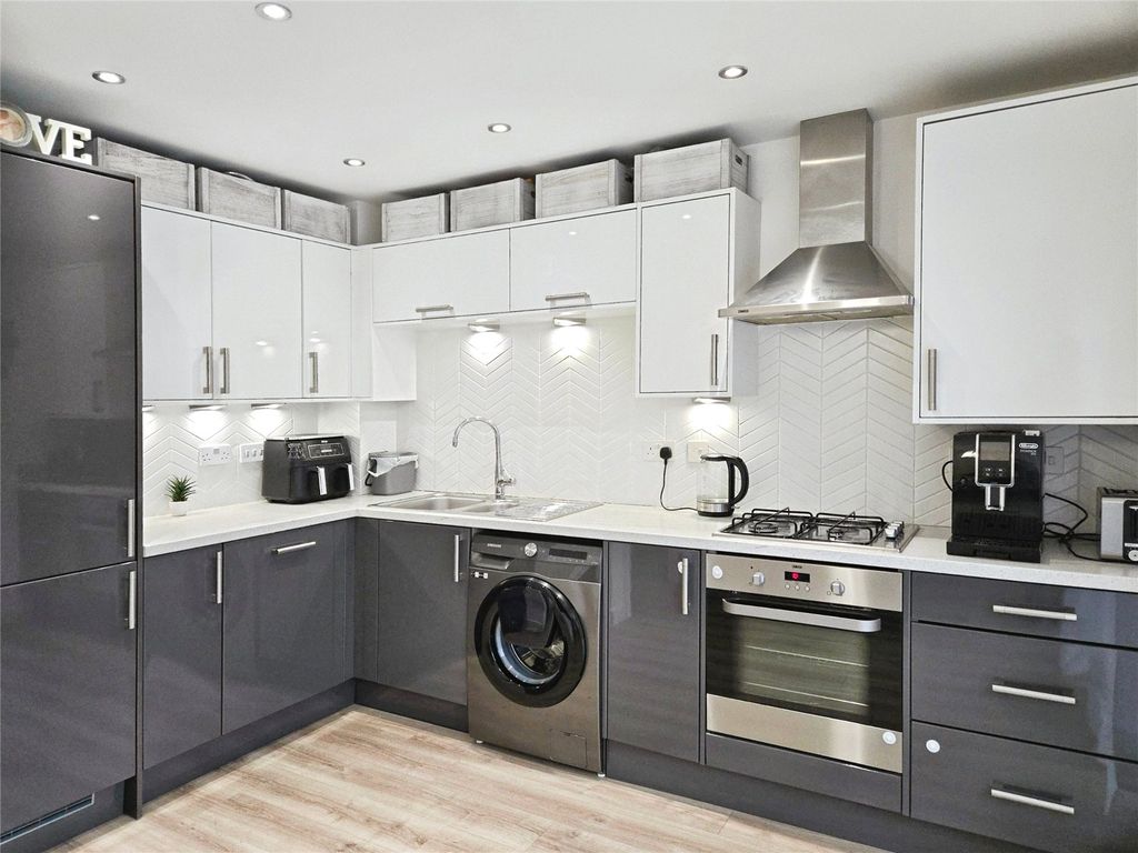 Property photo 2 of 15 Kitchen