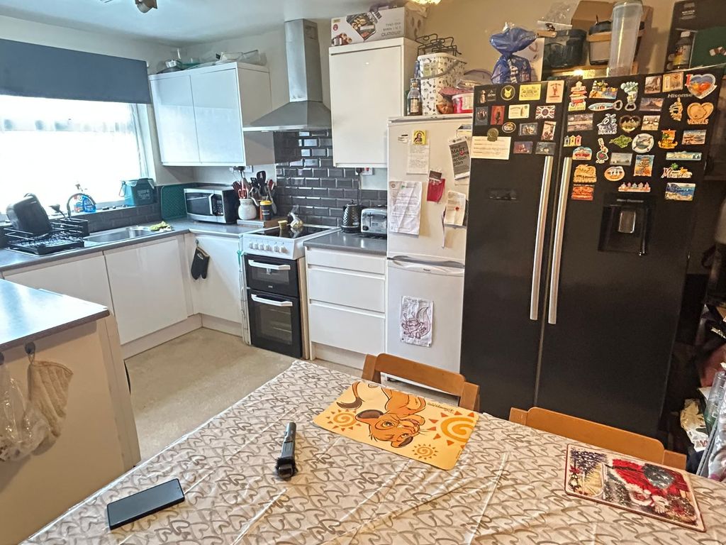 Property photo 2 of 10 Kitchen/Dining Room